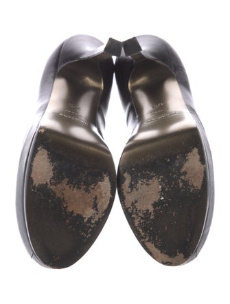 Yves Saint Laurent Leather Pumps
