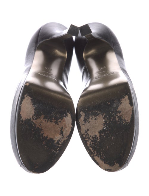 Yves Saint Laurent Leather Pumps