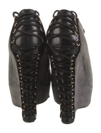 Yves Saint Laurent Rive Gauche Suede Pumps