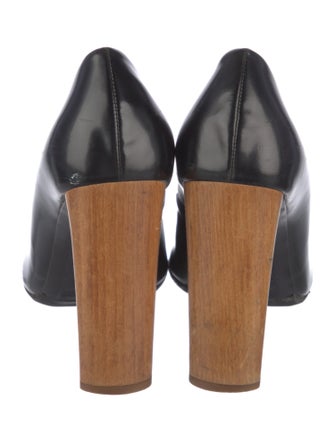 Yves Saint Laurent Leather Pumps
