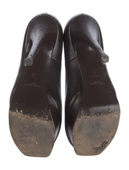 Yves Saint Laurent Leather Pumps