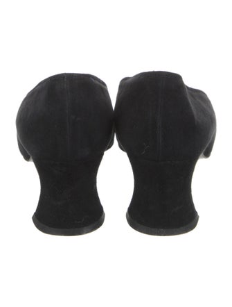 Yves Saint Laurent Suede Pumps