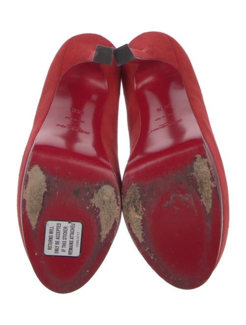 Yves Saint Laurent Suede Pumps