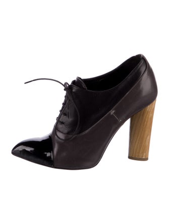 Yves Saint Laurent Leather Pumps