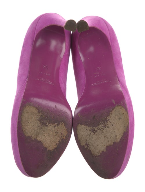 Yves Saint Laurent Suede Pumps
