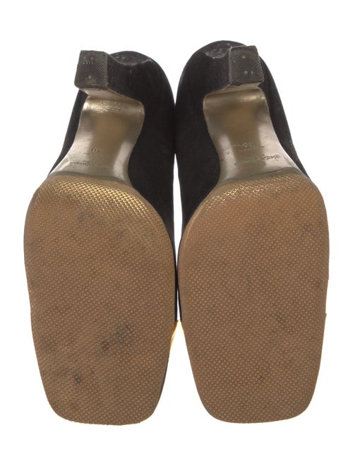 Yves Saint Laurent Suede Pumps