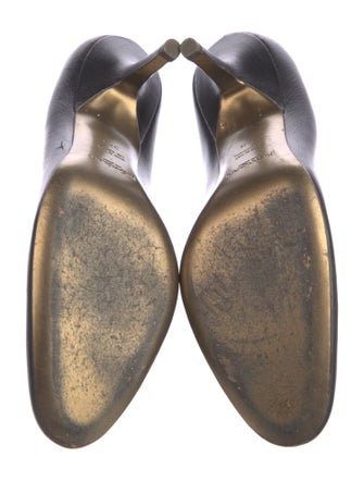 Yves Saint Laurent Leather Pumps