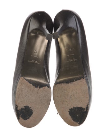 Yves Saint Laurent Leather Pumps