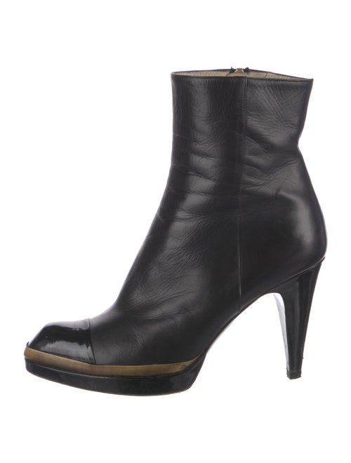 Yves Saint Laurent Leather Pumps