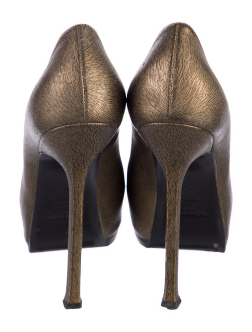 Yves Saint Laurent Leather Pumps