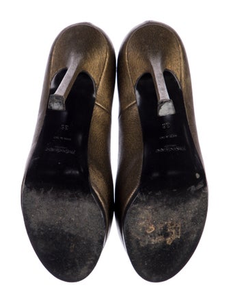 Yves Saint Laurent Leather Pumps