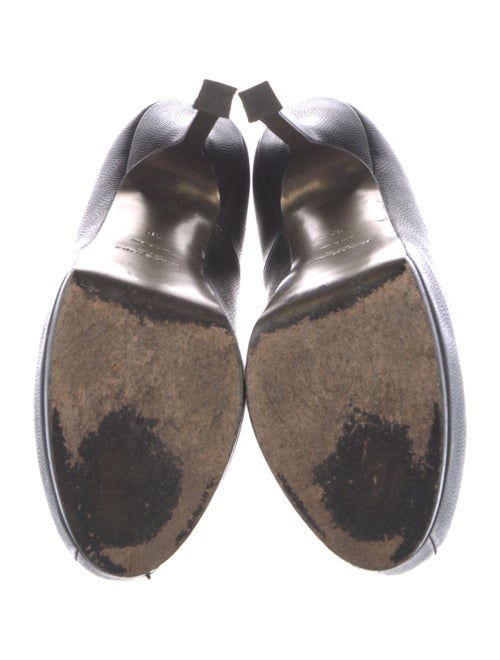 Yves Saint Laurent Leather Pumps