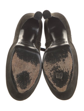 Yves Saint Laurent Suede Pumps