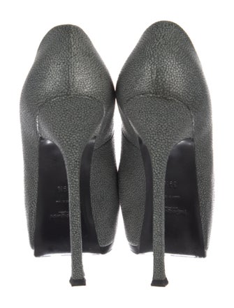 Yves Saint Laurent Leather Pumps