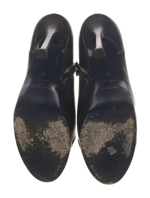 Yves Saint Laurent Leather Pumps