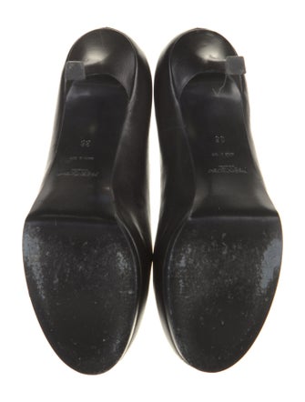 Yves Saint Laurent Leather Pumps