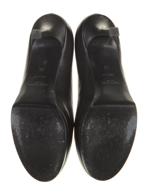 Yves Saint Laurent Leather Pumps