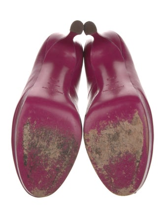 Yves Saint Laurent Leather Pumps