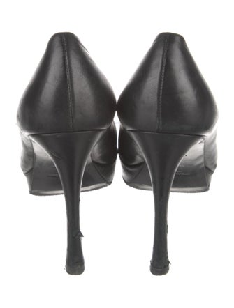 Yves Saint Laurent Leather Pumps