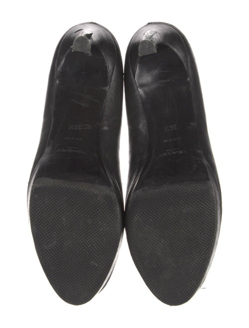 Yves Saint Laurent Leather Pumps