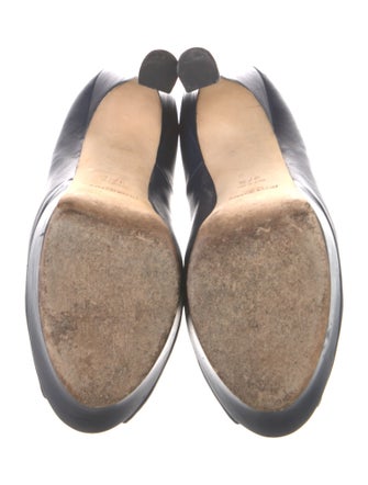 Yves Saint Laurent Leather Pumps