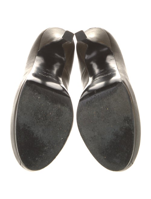 Yves Saint Laurent Leather Pumps