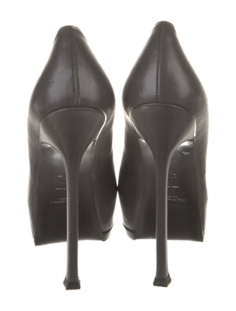 Yves Saint Laurent Leather Pumps