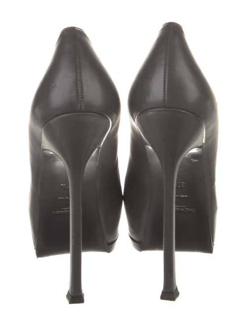 Yves Saint Laurent Leather Pumps