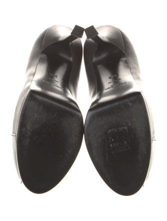 Yves Saint Laurent Leather Pumps