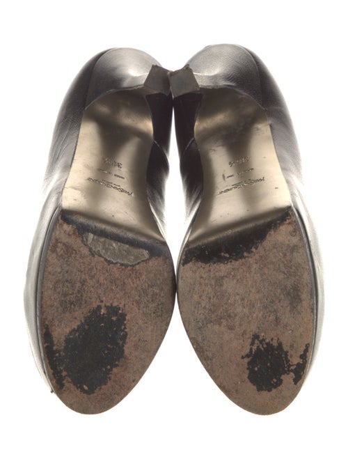 Yves Saint Laurent Leather Pumps