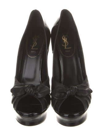 Yves Saint Laurent Patent Leather Bow Accents Pumps