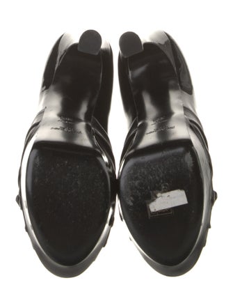 Yves Saint Laurent Patent Leather Bow Accents Pumps
