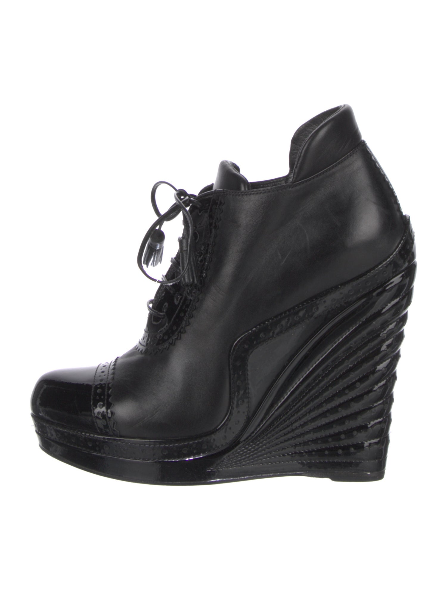 Yves Saint Laurent Patent Leather Tassel Accents Pumps