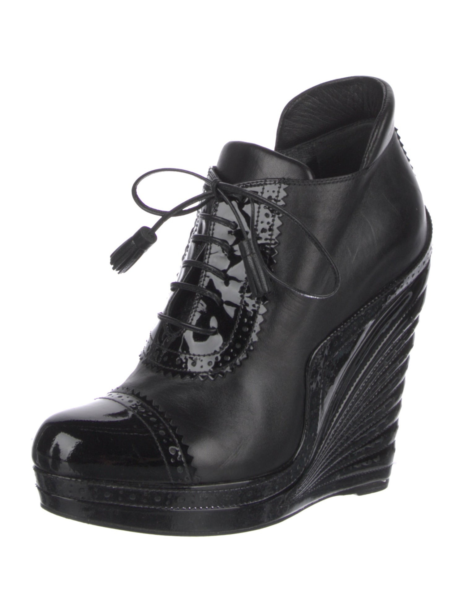 Yves Saint Laurent Patent Leather Tassel Accents Pumps