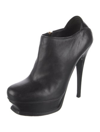 Yves Saint Laurent Leather Pumps