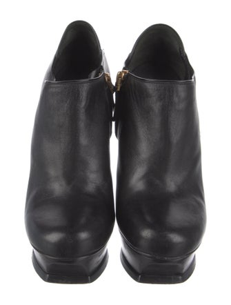 Yves Saint Laurent Leather Pumps