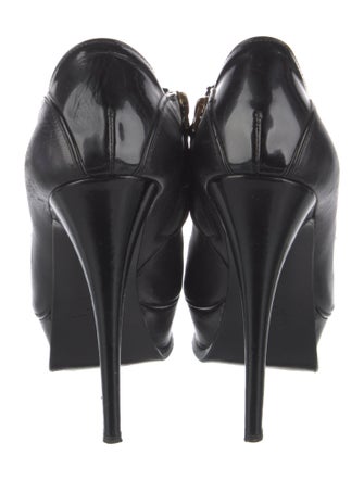 Yves Saint Laurent Leather Pumps