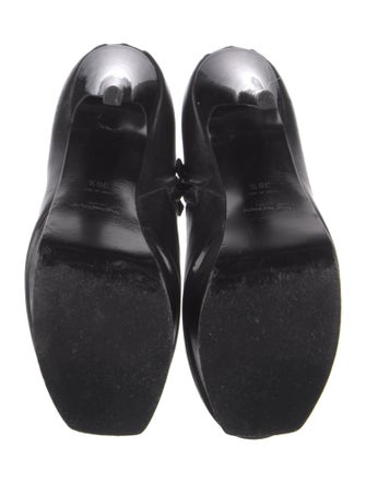 Yves Saint Laurent Leather Pumps