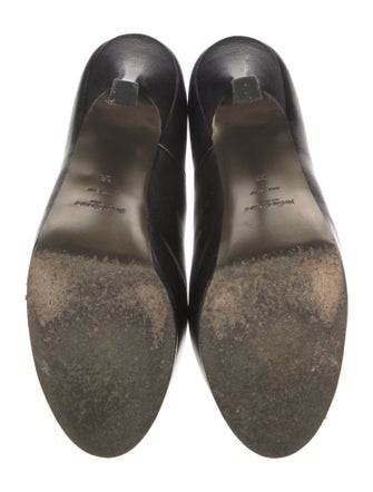 Yves Saint Laurent Leather Pumps