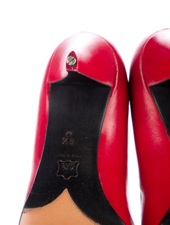 Yves Saint Laurent Leather Pumps