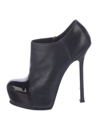 Yves Saint Laurent Leather Pumps