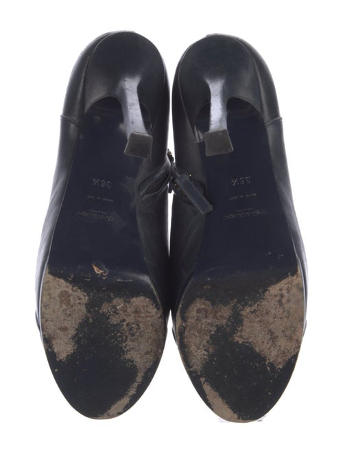 Yves Saint Laurent Leather Pumps