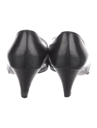 Yves Saint Laurent Leather Pumps