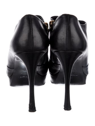 Yves Saint Laurent Rive Gauche Leather Pumps