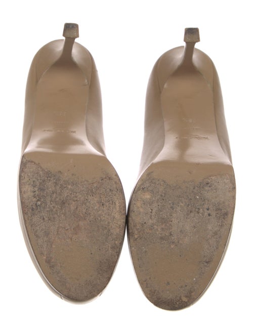 Yves Saint Laurent Leather Pumps
