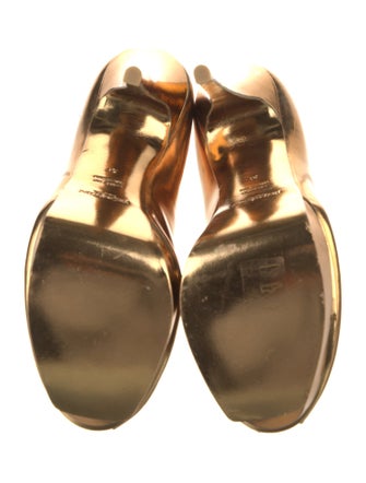 Yves Saint Laurent Patent Leather Pumps