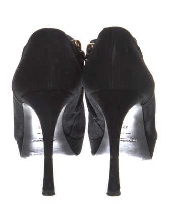 Yves Saint Laurent Suede Pumps