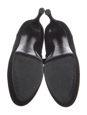 Yves Saint Laurent Suede Pumps