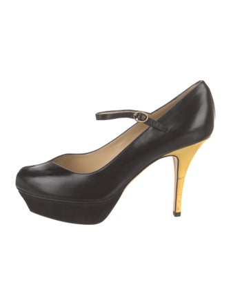 Yves Saint Laurent Leather Pumps