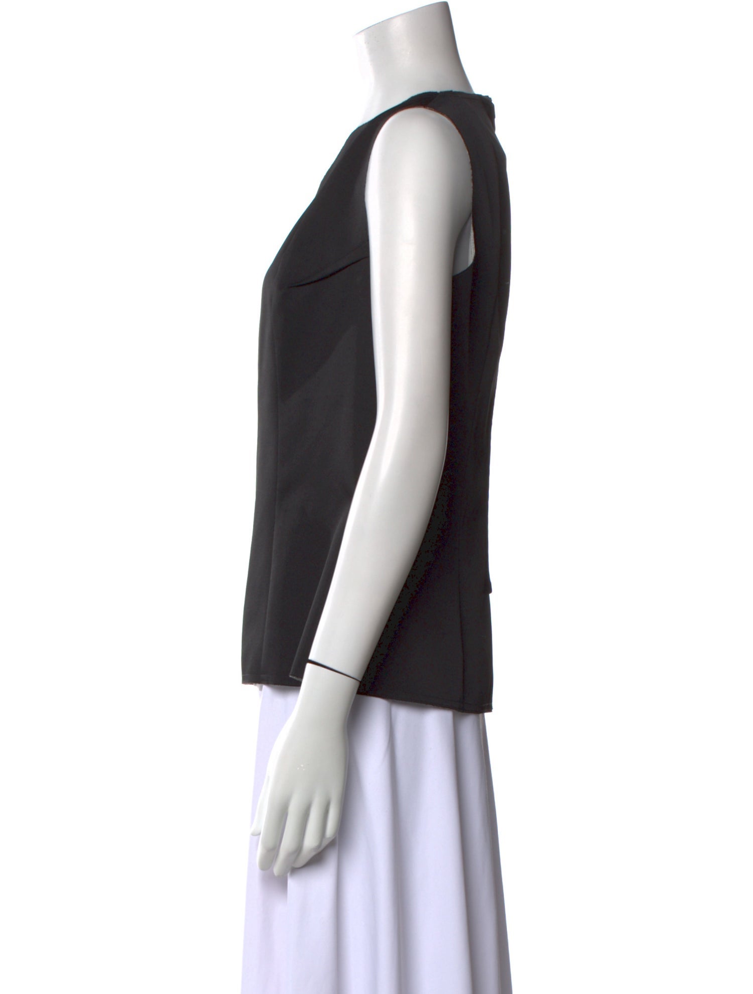 Karolina Zmarlak V-Neck Sleeveless Top